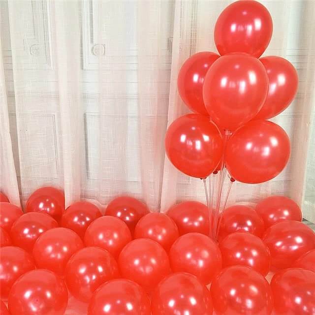 Pack of red balloons, perfect for birthday parties, weddings, and celebrations.