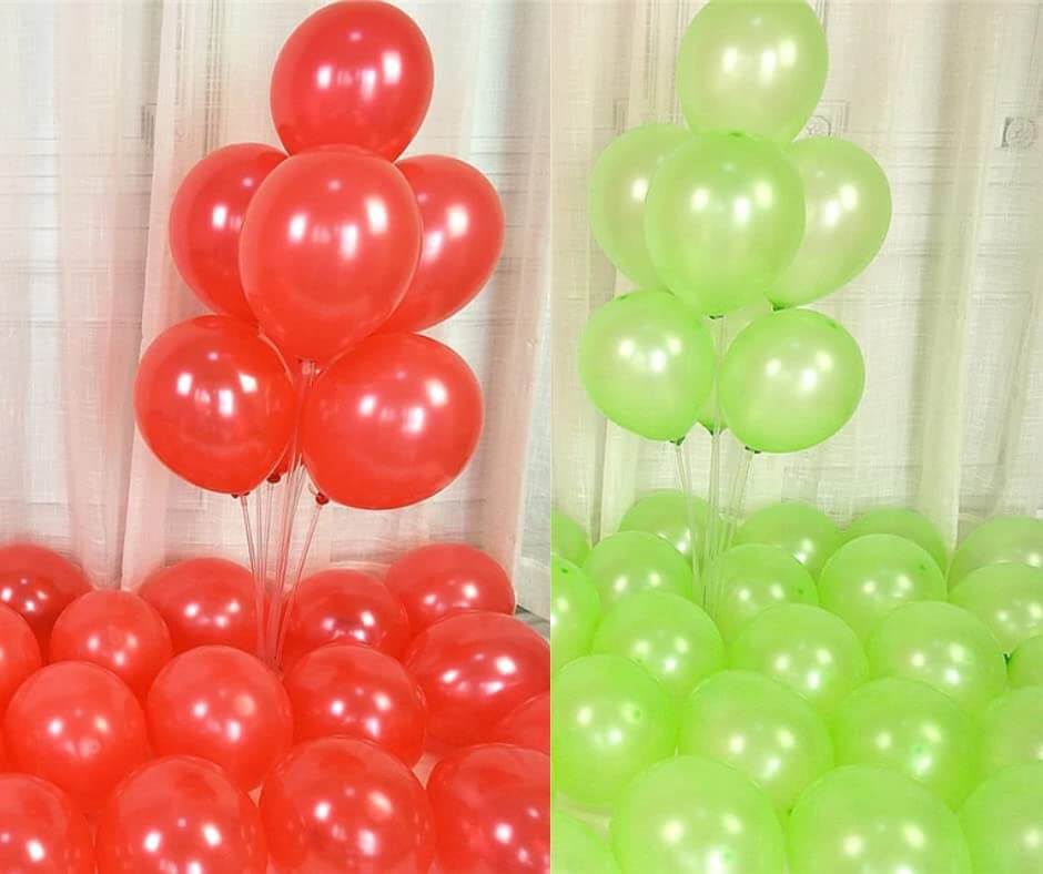 Vibrant red and green balloons arranged for festive decoration, perfect for parties and celebrations.